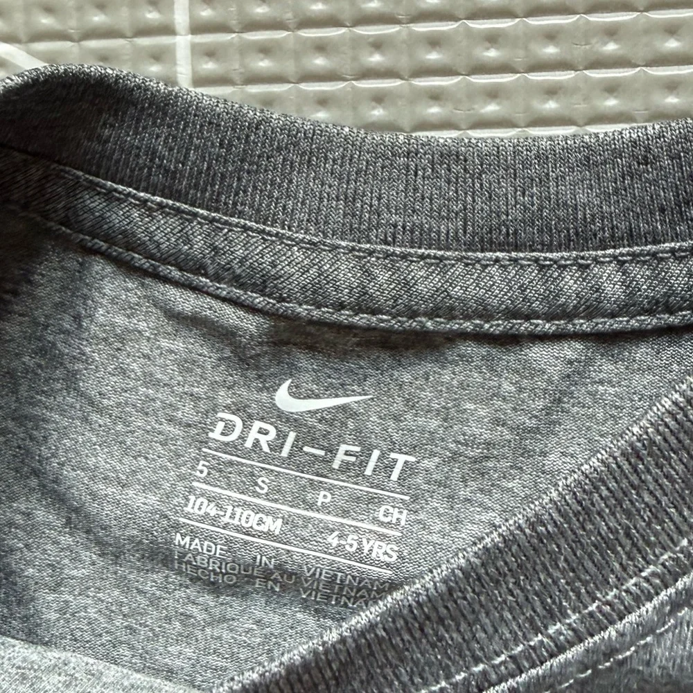 Nike|Baby boy/toddler outfit in Gray & Black Dri-FIT Kids Set•••size 4-5T, - Picture 3 of 4